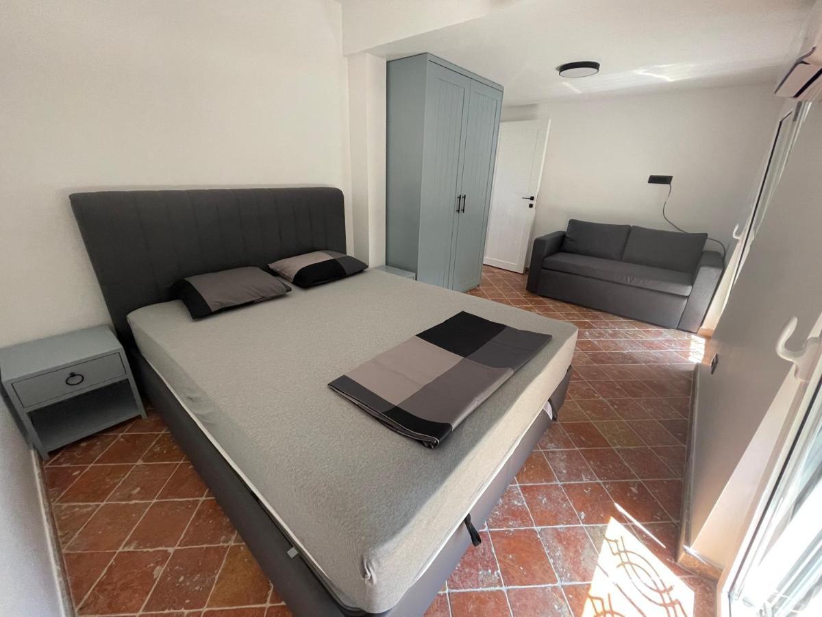 Modern Waterfront 3-Bed Apartment Donja Kostanjica Ngoại thất bức ảnh
